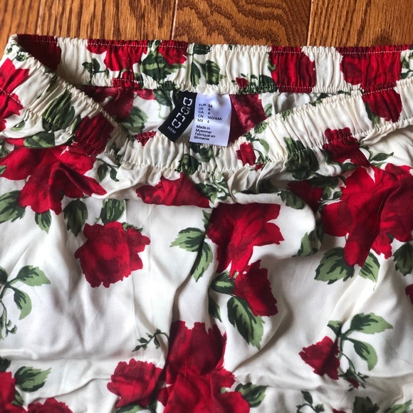 H&M White and Red Roses flowy skirt - Picture 2 of 3